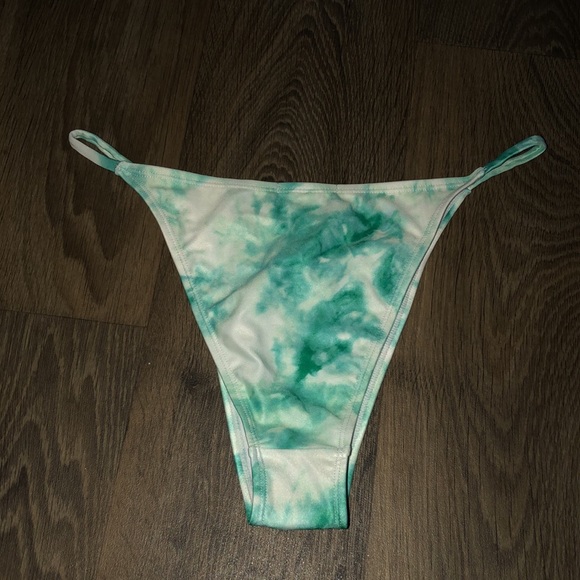 SOLD! Boohoo tie dye high leg bikini bottoms - Picture 4 of 6